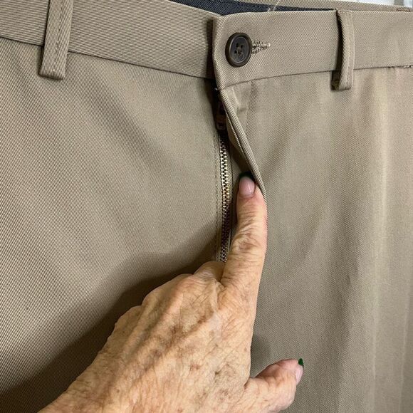 Haggar Men's Size 44x36 Premium Khaki Classic Fit No Iron Pants Trousers - Picture 9 of 15